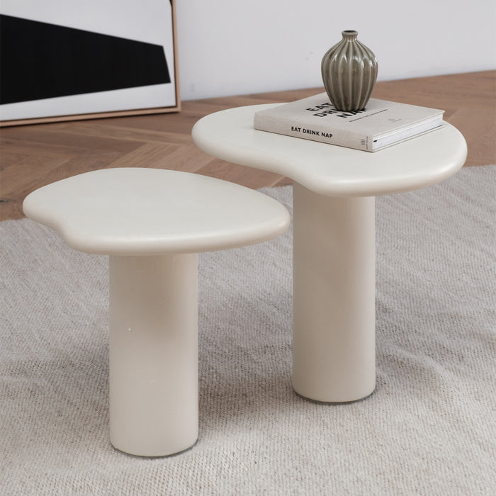 de Ada betonlook bijzettafeltjes in een woonkamer.ALT