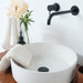 ronde witte lavabo in cement alt