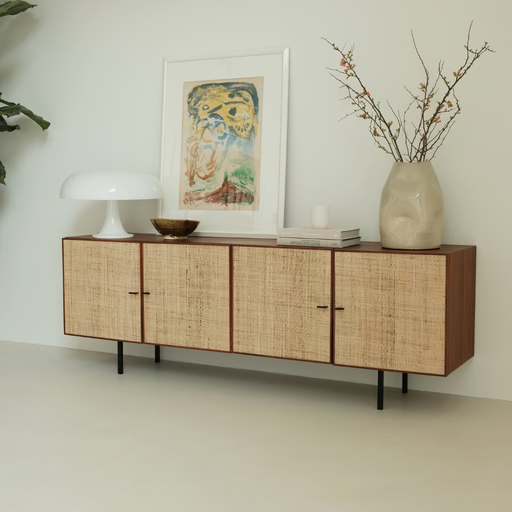 Mark dressoir in walnoot met rotan deurtjes