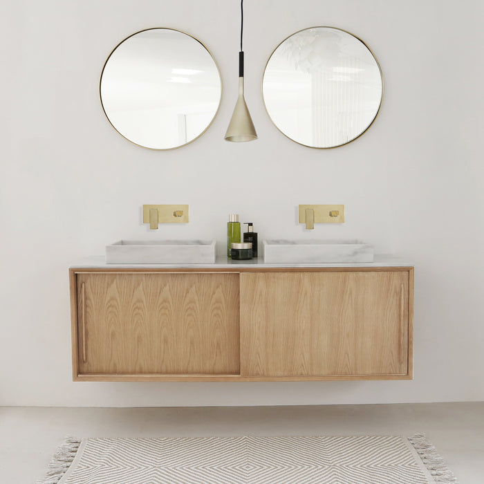 Eiken onderbouwkast met marmeren plaat en lavabo alt