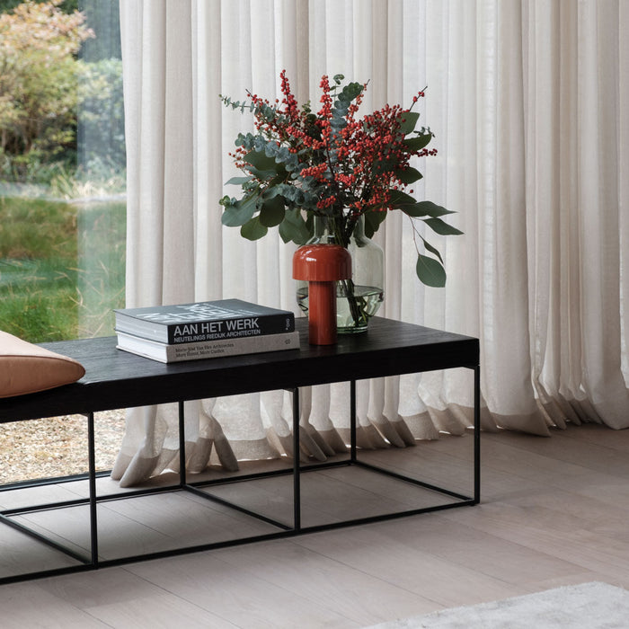 Schwarzes Sofa – Leonore – Rauchholz/cognacfarbenes Leder